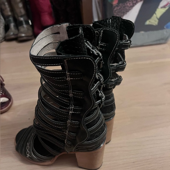 Freebird Makayla 8 Black - Picture 2 of 4